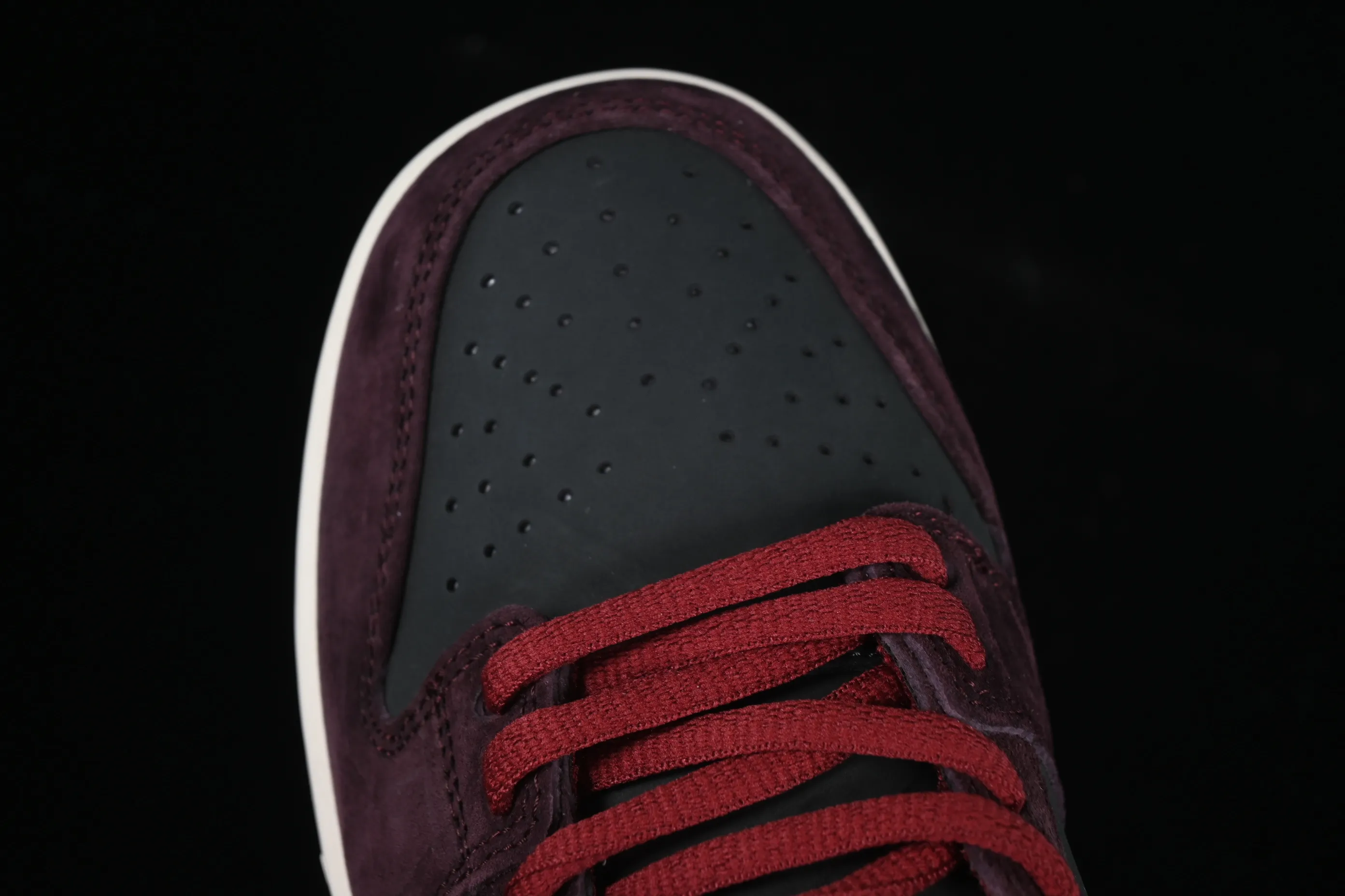 All categories Nk SB Dunk Series Nk SB Dunk Low low-top sneakers K version Riot Skateshop x Nk SB Dunk Low joint model Bordeaux red low-top casual sneakers FZ1289-200